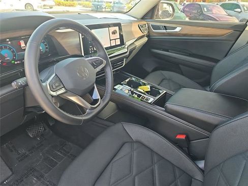 Used 2025 Volkswagen Atlas SE image 20