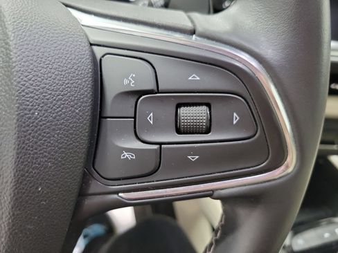 Used 2022 Buick Envision Essence w/ Safety Package FWD image 41