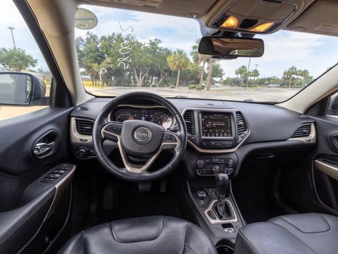 Used 2018 Jeep Cherokee Limited AWD/4WD image 16