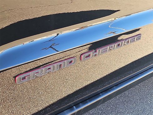 Used 2017 Jeep Grand Cherokee Trailhawk w/ Trailhawk Luxury Group image 12