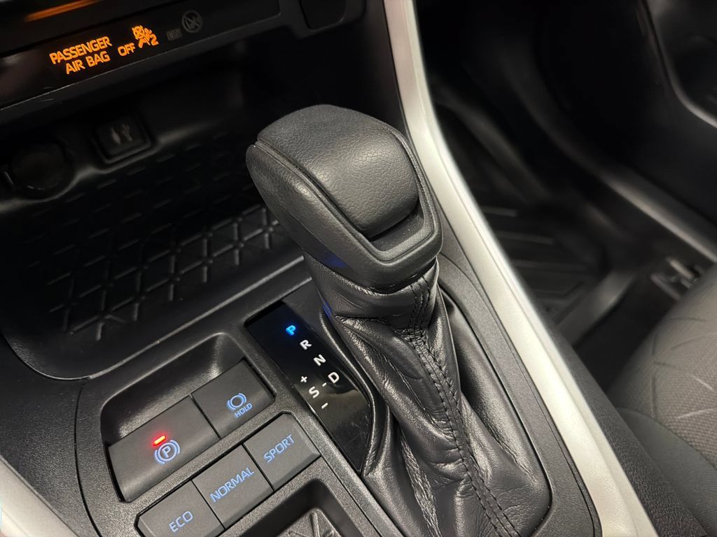 Used 2019 Toyota RAV4 XLE FWD image 28