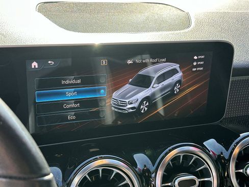 Used 2021 Mercedes-Benz GLB 250 image 12