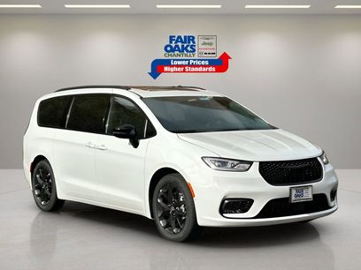 New 2026 Chrysler Pacifica Limited