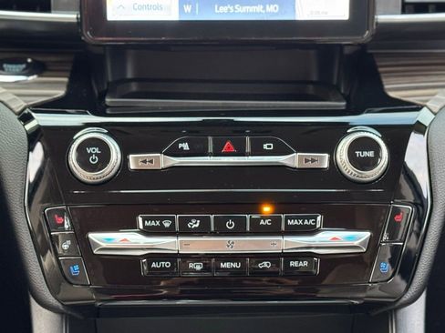 Used 2022 Ford Explorer Limited w/ Equipment Group 301A image 18