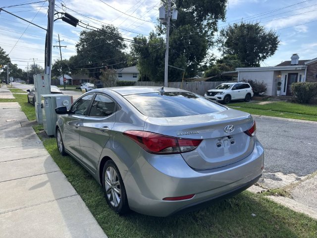 Used 2015 Hyundai Elantra SE w/ Option Group 02 FWD image 5