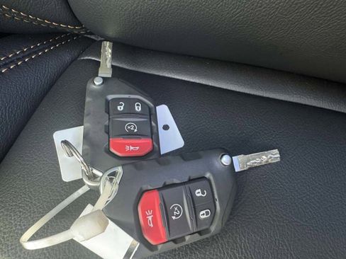 New 2025 Jeep Gladiator High Tide image 28