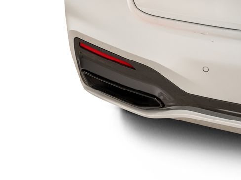 Used 2022 BMW 750i xDrive w/ M Sport Package image 26