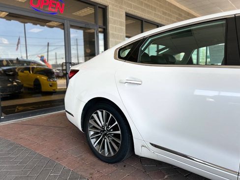 Used 2017 Kia Cadenza Premium FWD image 24
