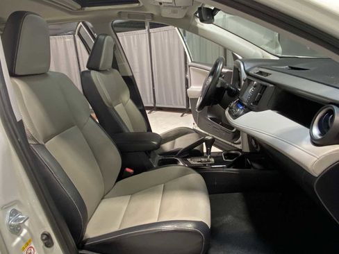 Used 2016 Toyota RAV4 Limited image 14