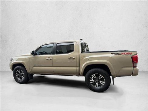 Used 2017 Toyota Tacoma TRD Sport w/ Tow Package (A/T) AWD/4WD image 8