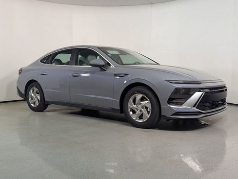 New 2026 Hyundai Sonata SE FWD image 1