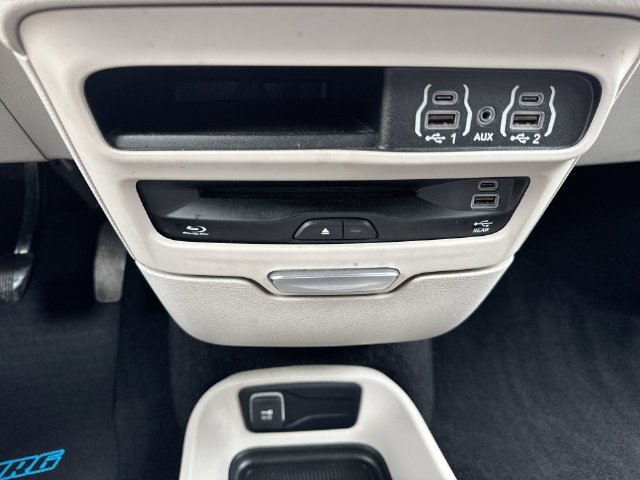 Used 2022 Chrysler Pacifica Touring-L w/ Uconnect Theater Family Group FWD image 35