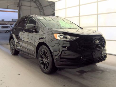 Used 2022 Ford Edge SE w/ Black Appearance Package AWD/4WD image 3