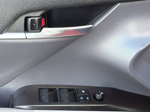 Used 2021 Toyota Camry SE image 14