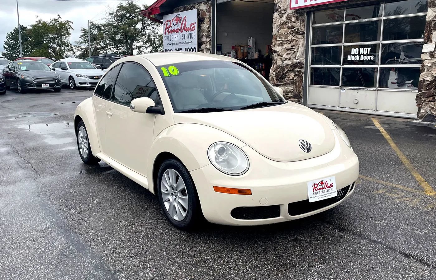 Used 2010 Volkswagen Beetle Coupe FWD image 1
