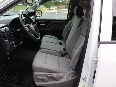 Used 2018 Chevrolet Silverado 1500 Custom w/ Custom Value Package RWD image 19