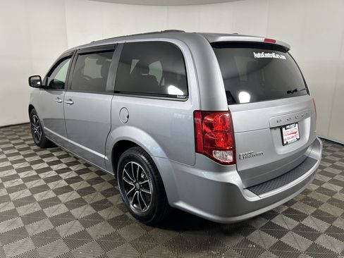 Used 2019 Dodge Grand Caravan GT FWD image 3