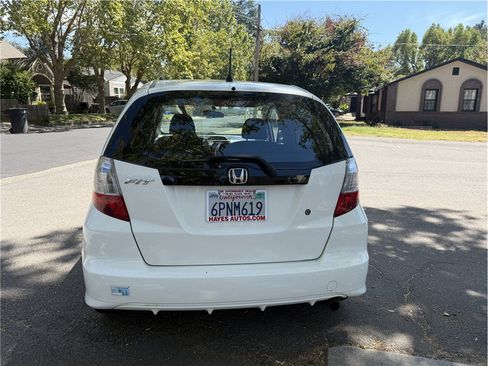 Used 2010 Honda Fit image 4