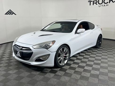 Used 2015 Hyundai Genesis 3.8 RWD image 2