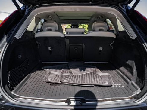 Certified 2022 Volvo XC60 B6 Inscription w/ Advanced Package image 9