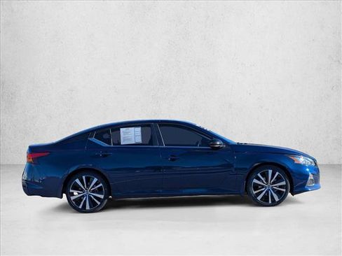 Used 2021 Nissan Altima 2.5 SR w/ SR Premium Package image 4