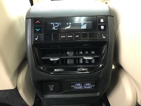 Certified 2024 Jeep Grand Cherokee L Limited w/ Luxury Tech Group II AWD/4WD image 14