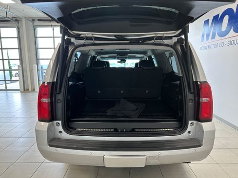 Used 2017 Chevrolet Suburban LT w/ LT Signature Package AWD/4WD image 7
