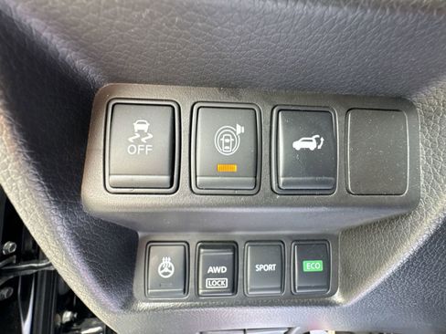 Used 2017 Nissan Rogue SV w/ SV Premium Package AWD/4WD image 18