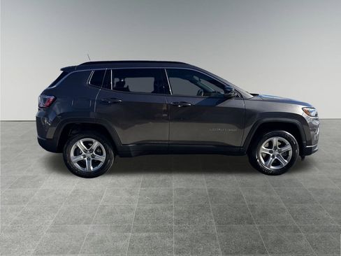 Used 2023 Jeep Compass Latitude image 7