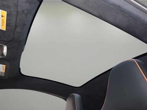 Used 2023 McLaren GT RWD image 21