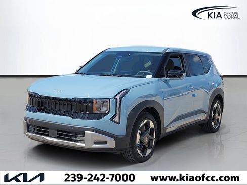 New 2027 Kia Seltos S FWD image 3