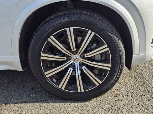 Certified 2025 Volvo XC90 B5 Core image 9