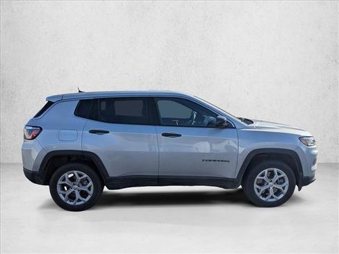 Used 2024 Jeep Compass Sport image 4