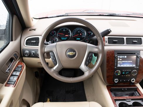 Used 2014 Chevrolet Tahoe LTZ image 2