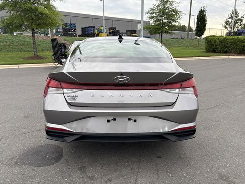 Used 2023 Hyundai Elantra SEL w/ Convenience Package FWD image 7