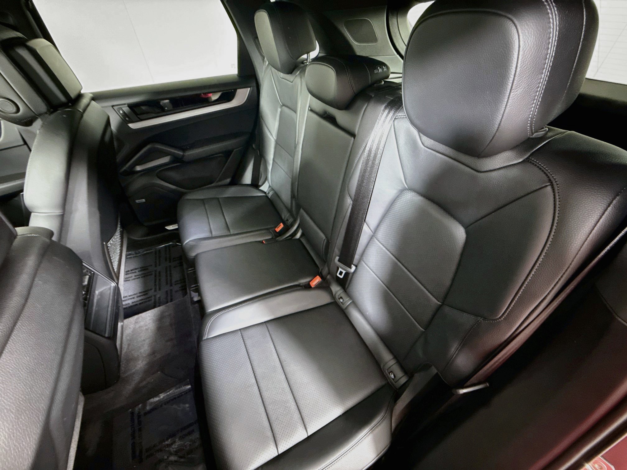 Certified 2024 Porsche Cayenne AWD/4WD image 21