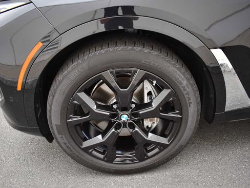 Used 2024 BMW X7 xDrive40i w/ Premium Package AWD/4WD image 8