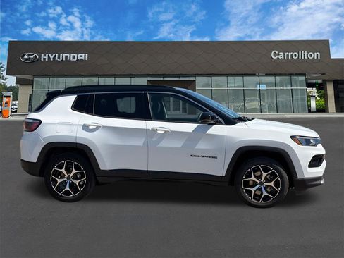 Used 2025 Jeep Compass Limited AWD/4WD image 4