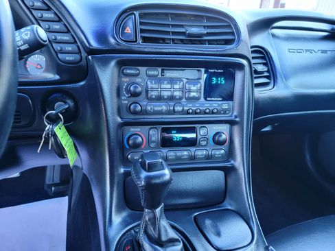 Used 2000 Chevrolet Corvette Coupe w/ Memory Pkg image 21