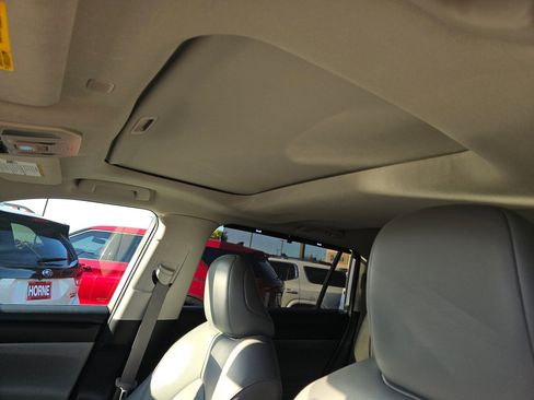 Used 2022 Toyota Highlander XLE image 15