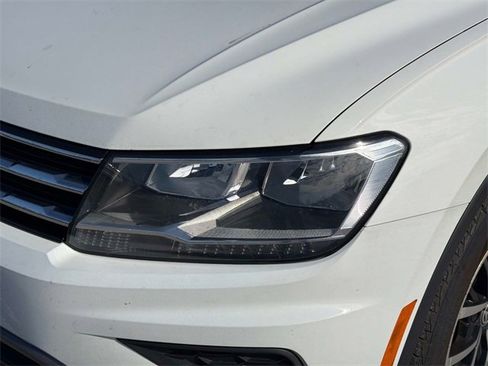 Used 2021 Volkswagen Tiguan SE w/ Panoramic Sunroof Package image 7