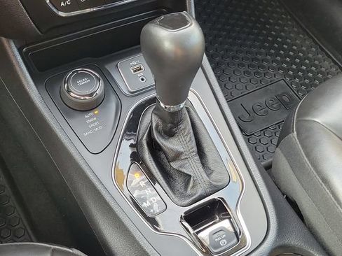 Used 2020 Jeep Cherokee Latitude Plus AWD/4WD image 19