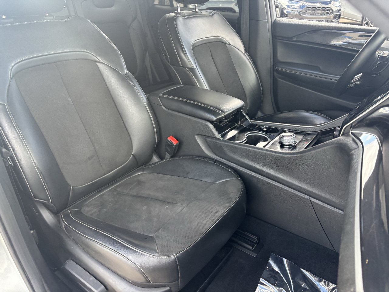 Used 2022 Jeep Grand Cherokee Altitude AWD/4WD image 8