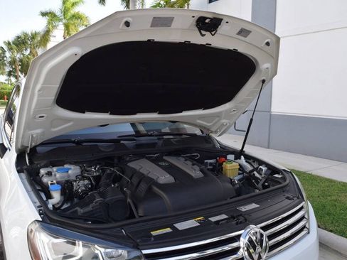 Used 2016 Volkswagen Touareg TDI AWD/4WD image 91