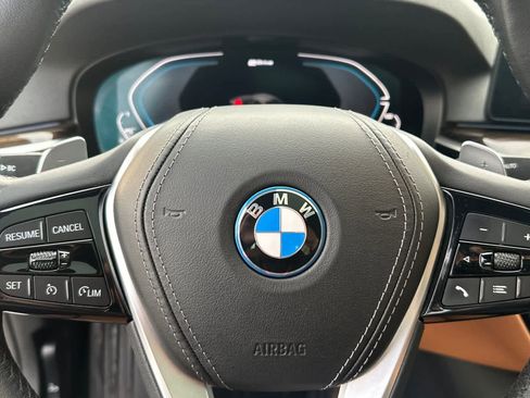 Used 2023 BMW 530e w/ Convenience Package image 25