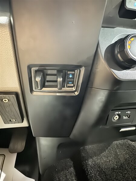 Used 2015 Ford F150 XL w/ Equipment Group 101A Mid AWD/4WD image 18