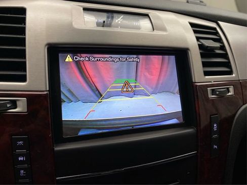 Used 2013 Cadillac Escalade AWD image 30