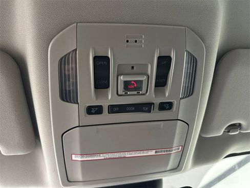 Used 2021 Toyota Highlander Limited image 35