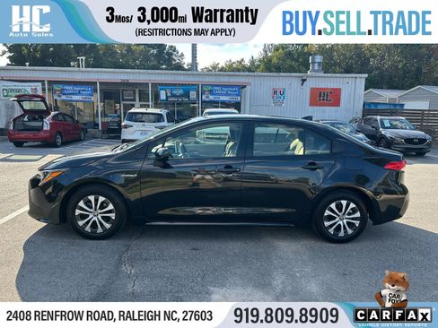 Used 2021 Toyota Corolla LE image 2