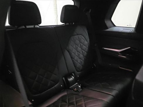 Used 2024 BMW X7 xDrive40i w/ M Sport Package AWD/4WD image 14